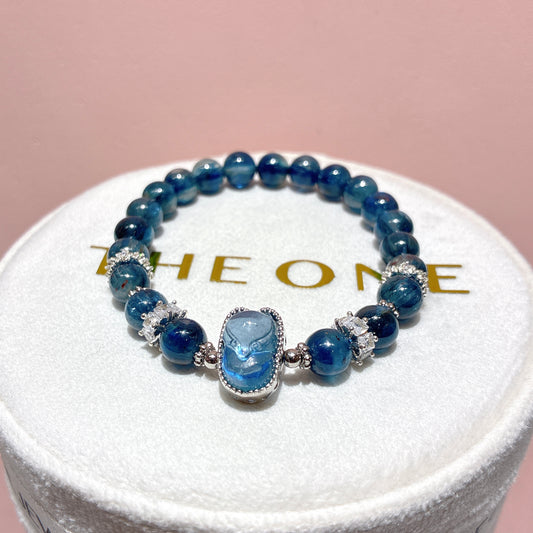 藍晶石共生赤鐵礦 x 海藍寶狐仙