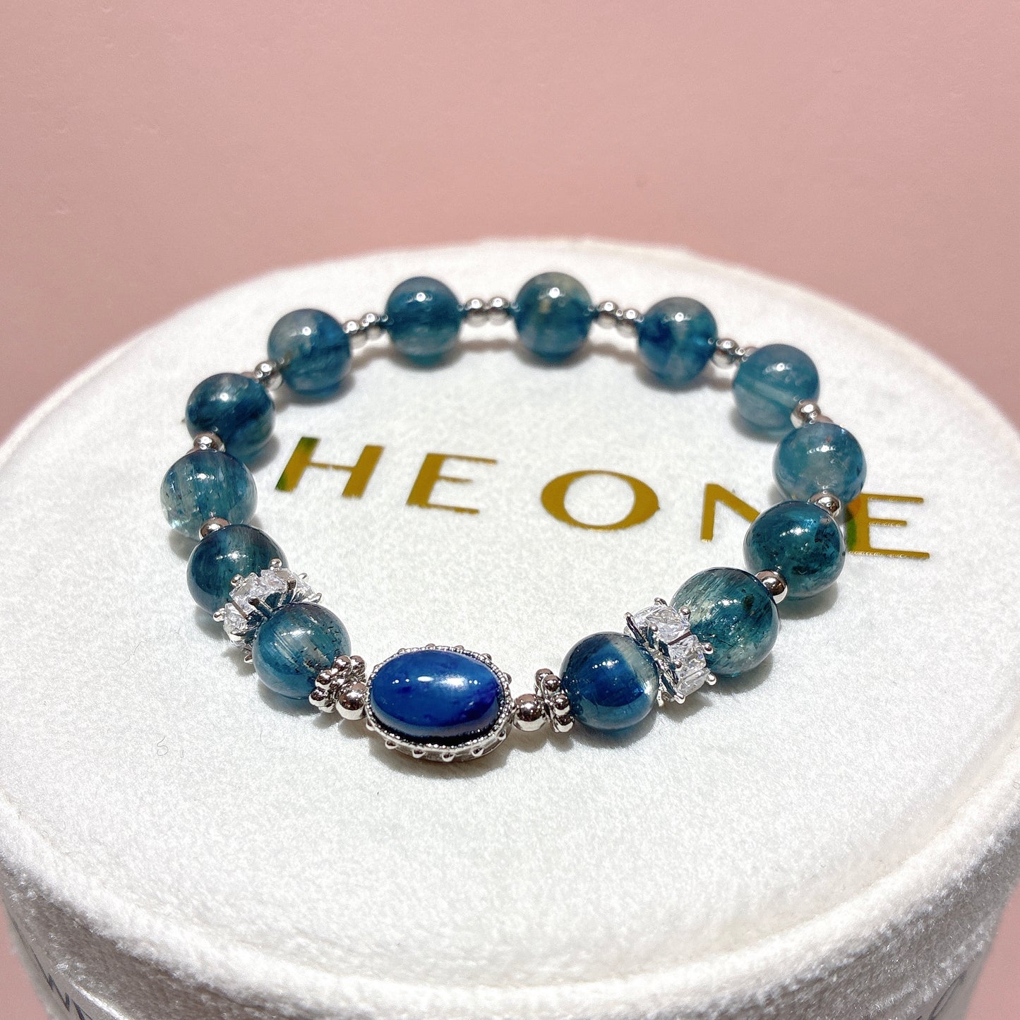 藍晶石共生赤鐵礦 x 藍舒俱徠