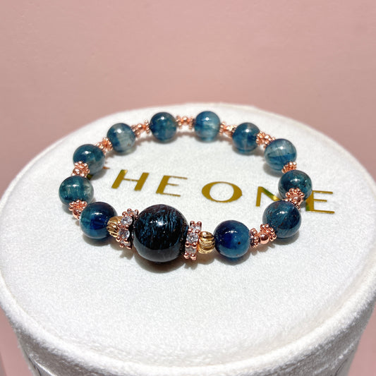 藍晶石共生赤鐵礦 x 藍彼得石