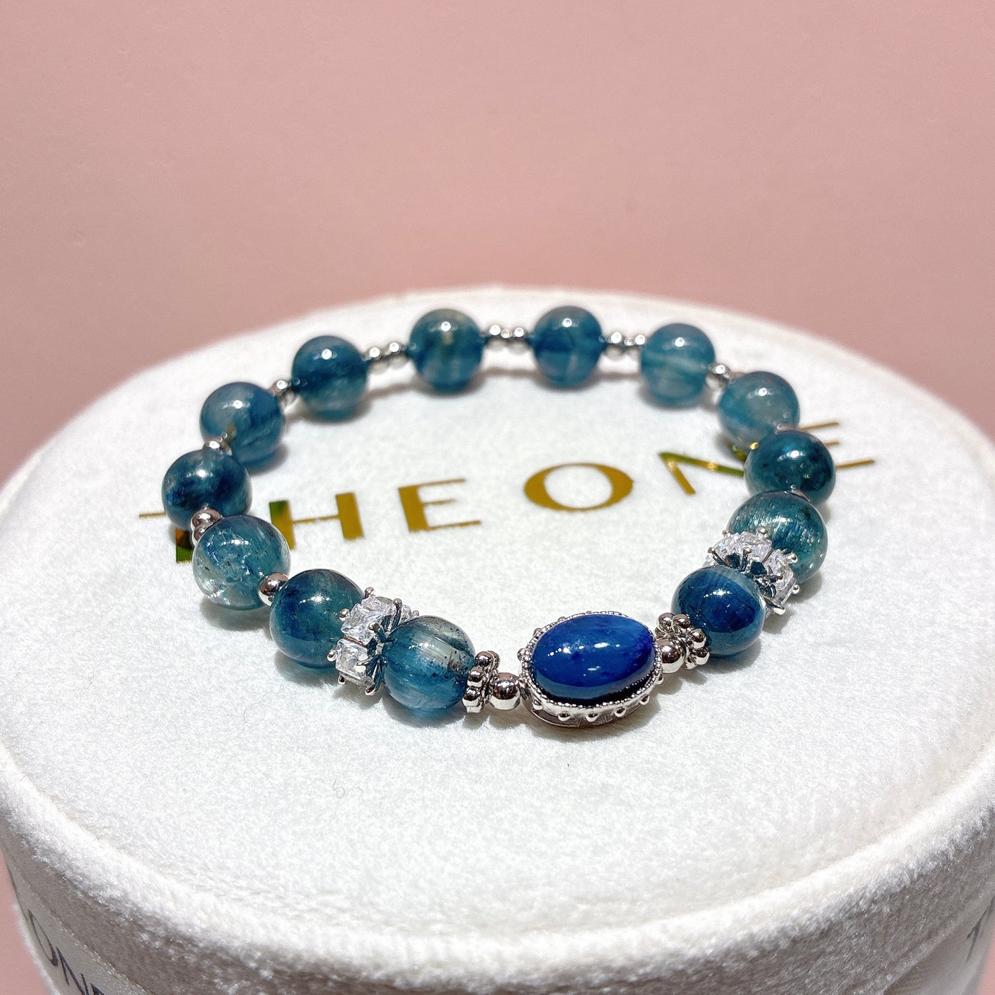 藍晶石共生赤鐵礦 x 藍舒俱徠