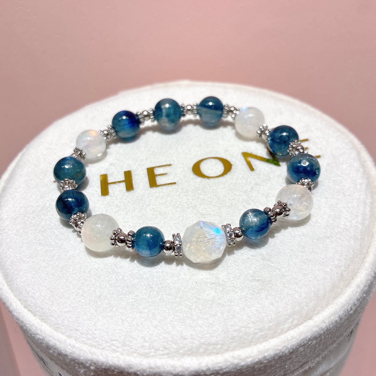 藍晶石共生赤鐵礦 x 月亮石