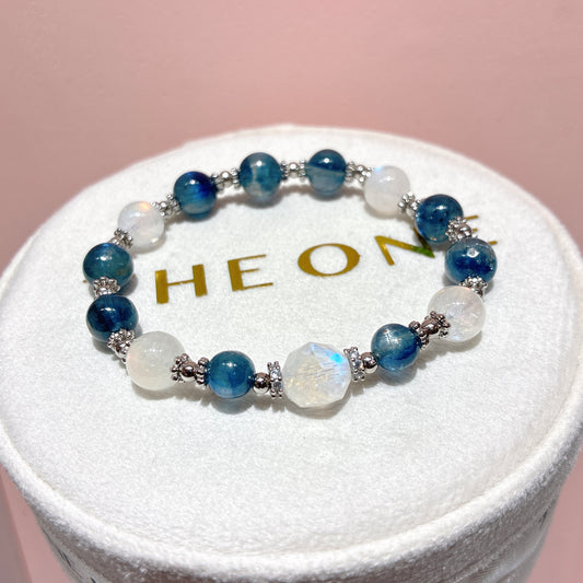 藍晶石共生赤鐵礦 x 月亮石